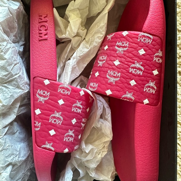 Brand new, never worn MCM slides - Picture 1 of 3